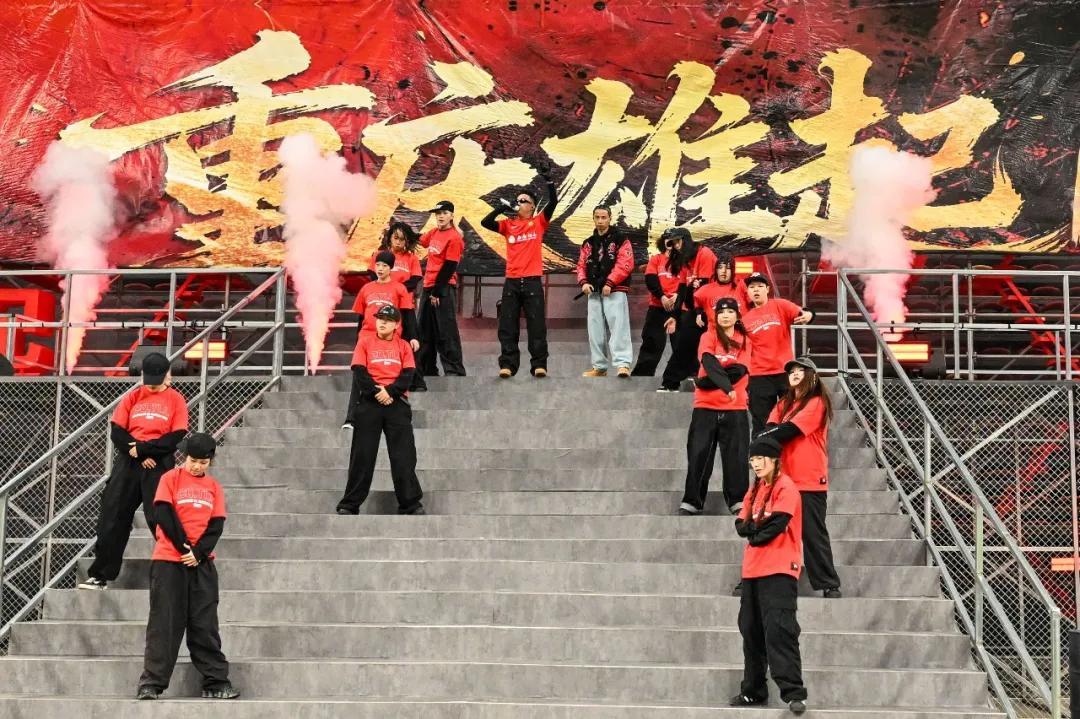 世界杯官方正版下载-球迷两极对峙！重庆铜梁龙“票价之争”：中超俱乐部运营新思考